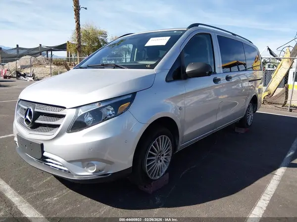 WD4PG2EE7K3573320 2019 MERCEDES-BENZ METRIS - Image 2