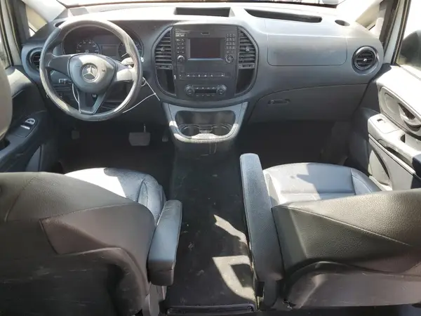 WD4PG2EE8J3355885 2018 MERCEDES-BENZ METRIS - Image 8