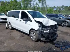 WD4PG2EE9H3250704 2017 MERCEDES-BENZ METRIS