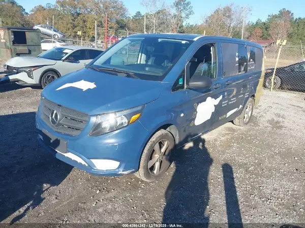 WD4PG2EE9H3295741 2017 MERCEDES-BENZ METRIS - Image 2