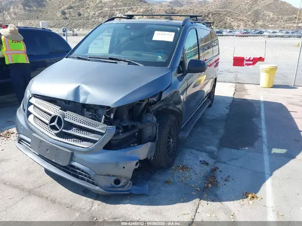 WD4PG2EE9J3374591 2018 MERCEDES-BENZ METRIS - Image 2