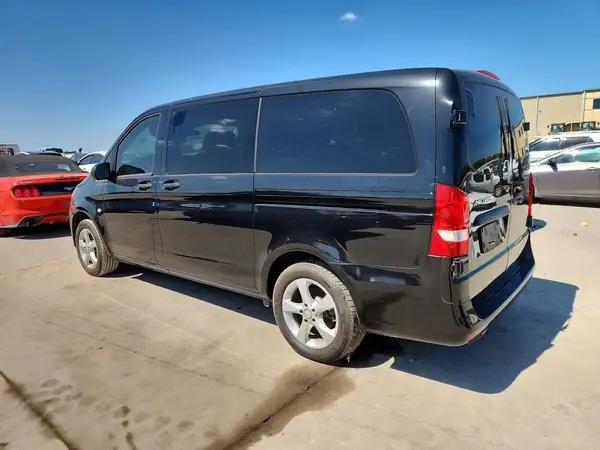 WD4PG2EE9J3407024 2018 MERCEDES-BENZ METRIS - Image 2