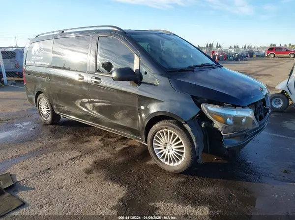 WDAPG2EE2H3308200 2017 MERCEDES-BENZ METRIS