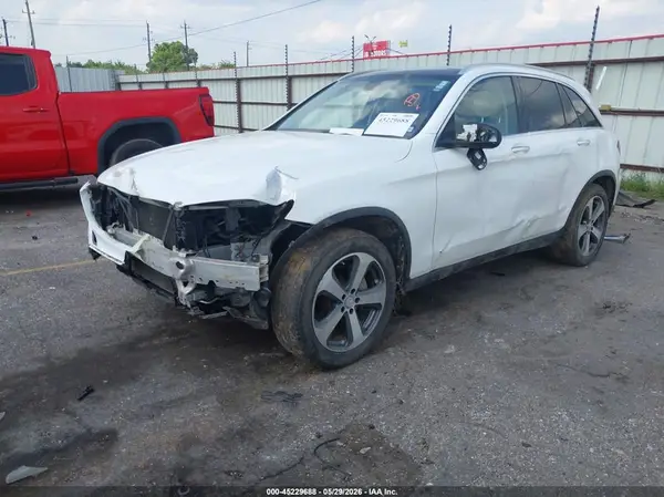 WDC0G4JB0HF137252 2017 MERCEDES-BENZ GLC - Image 2