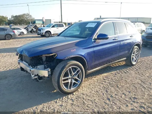 WDC0G4JB0HF240851 2017 MERCEDES-BENZ GLC - Image 2