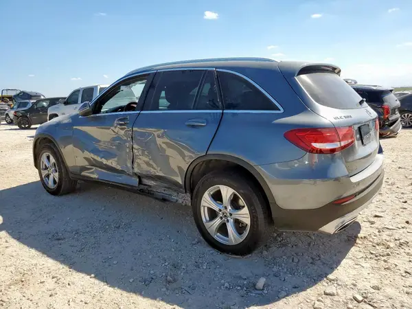 WDC0G4JB0HV008014 2017 MERCEDES-BENZ GLC - Image 2