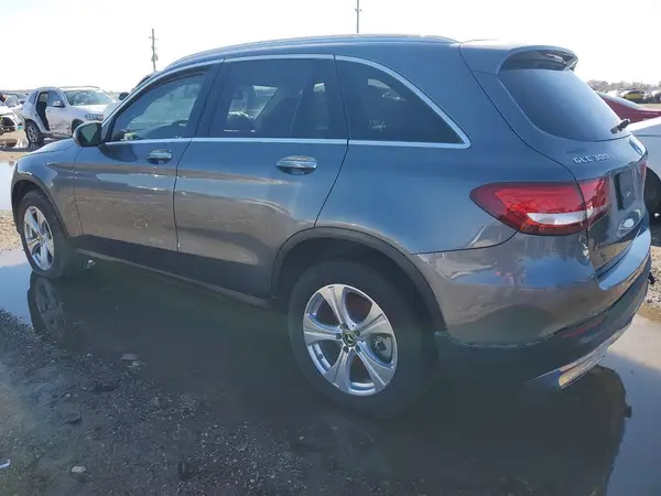 WDC0G4JB0JV015969 2018 MERCEDES-BENZ GLC - Image 2