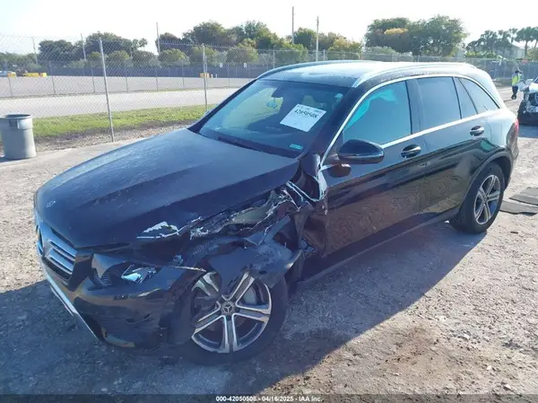 WDC0G4JB0JV029239 2018 MERCEDES-BENZ GLC - Image 2