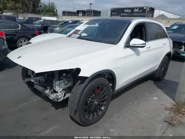 WDC0G4JB0JV032478 2018 MERCEDES-BENZ GLC - Image 2