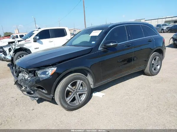 WDC0G4JB0JV044243 2018 MERCEDES-BENZ GLC - Image 2