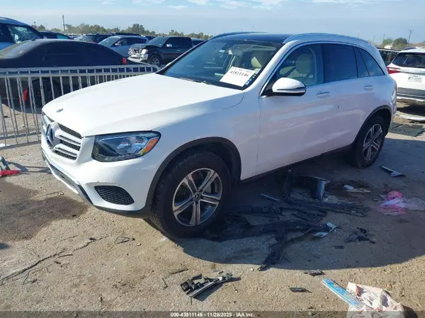 WDC0G4JB0JV052200 2018 MERCEDES-BENZ GLC - Image 2