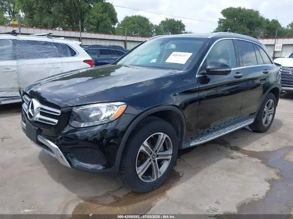 WDC0G4JB0KF587720 2019 MERCEDES-BENZ GLC - Image 2