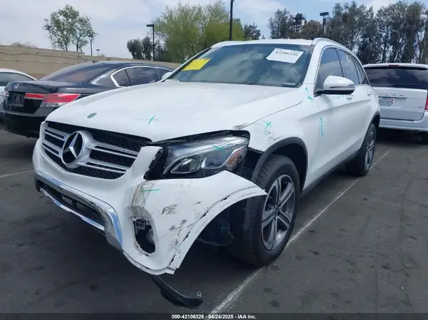 WDC0G4JB0KF670869 2019 MERCEDES-BENZ GLC - Image 2