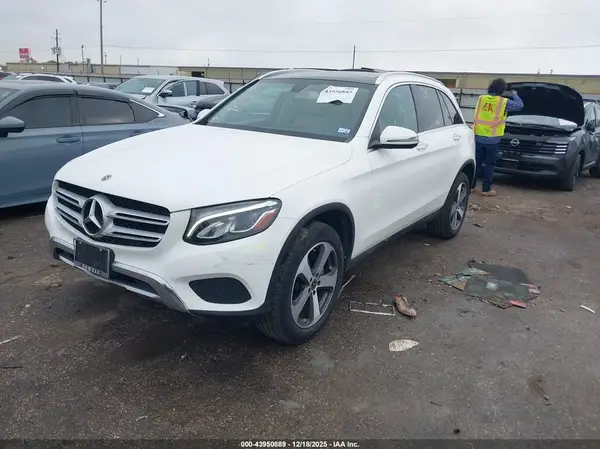 WDC0G4JB0KV169003 2019 MERCEDES-BENZ GLC - Image 2