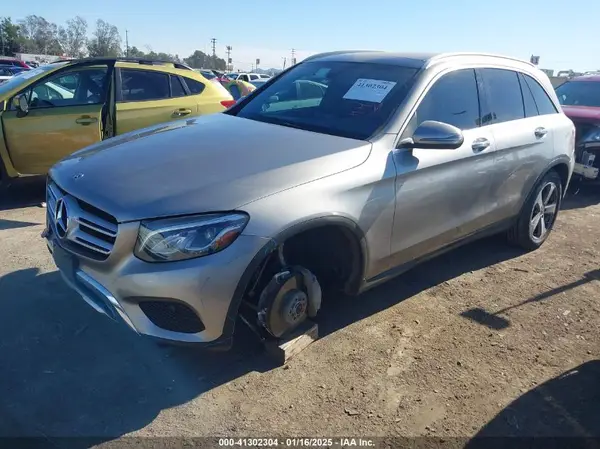 WDC0G4JB0KV182494 2019 MERCEDES-BENZ GLC - Image 2