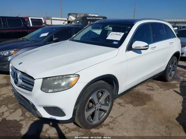 WDC0G4JB1GF057943 2016 MERCEDES-BENZ GLC - Image 2