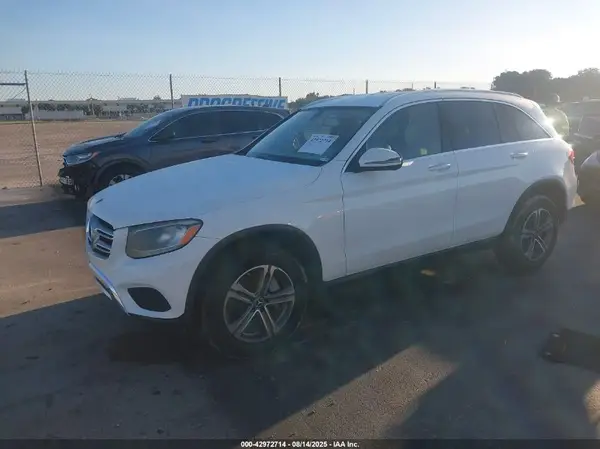 WDC0G4JB1HV005526 2017 MERCEDES-BENZ GLC - Image 2