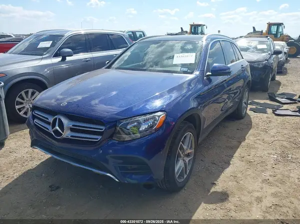 WDC0G4JB1HV011374 2017 MERCEDES-BENZ GLC - Image 2