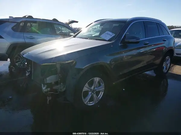 WDC0G4JB1JV048284 2018 MERCEDES-BENZ GLC - Image 2