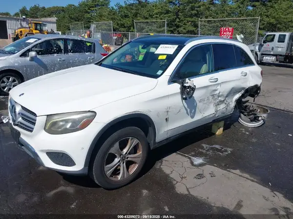 WDC0G4JB1JV050732 2018 MERCEDES-BENZ GLC - Image 2