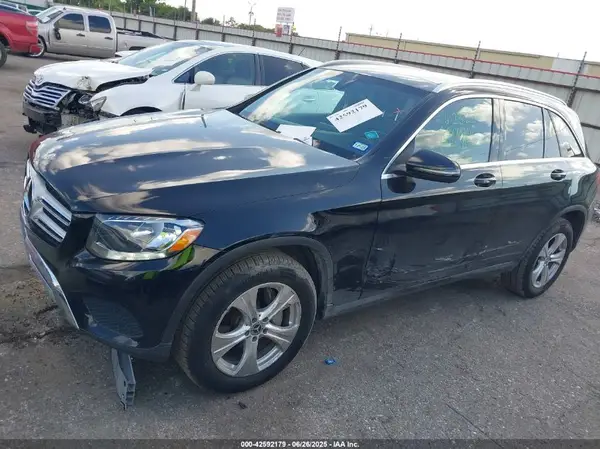 WDC0G4JB2HV009651 2017 MERCEDES-BENZ GLC - Image 2