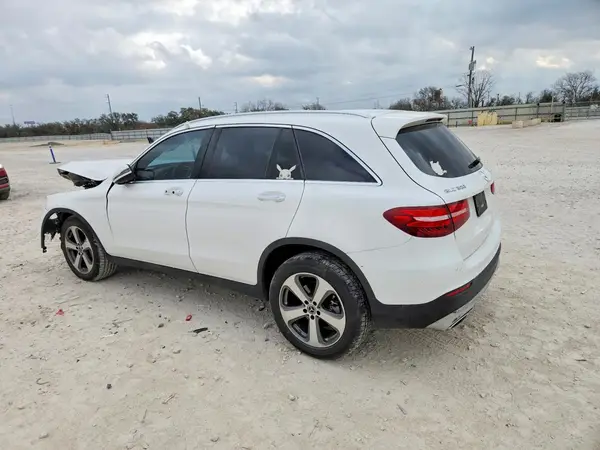 WDC0G4JB2HV010119 2017 MERCEDES-BENZ GLC - Image 2