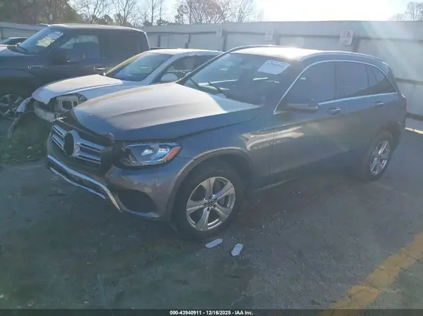 WDC0G4JB2HV010945 2017 MERCEDES-BENZ GLC - Image 2