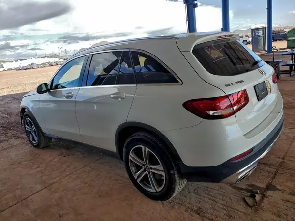 WDC0G4JB2JV064400 2018 MERCEDES-BENZ GLC - Image 2