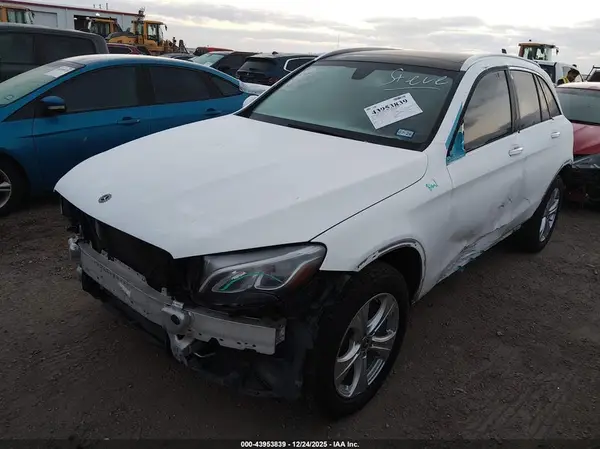 WDC0G4JB2JV077907 2018 MERCEDES-BENZ GLC - Image 2
