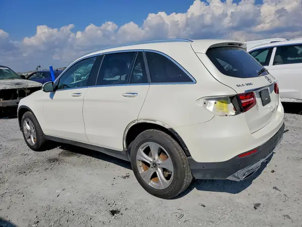 WDC0G4JB2JV078149 2018 MERCEDES-BENZ GLC - Image 2