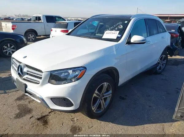 WDC0G4JB2KF609734 2019 MERCEDES-BENZ GLC - Image 2