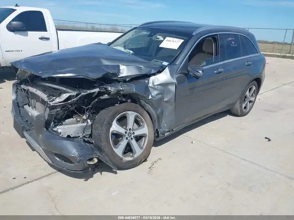 WDC0G4JB2KV127979 2019 MERCEDES-BENZ GLC - Image 2