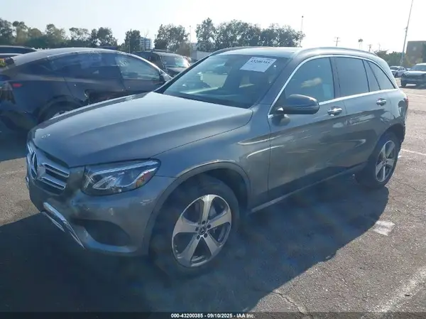 WDC0G4JB2KV135094 2019 MERCEDES-BENZ GLC - Image 2