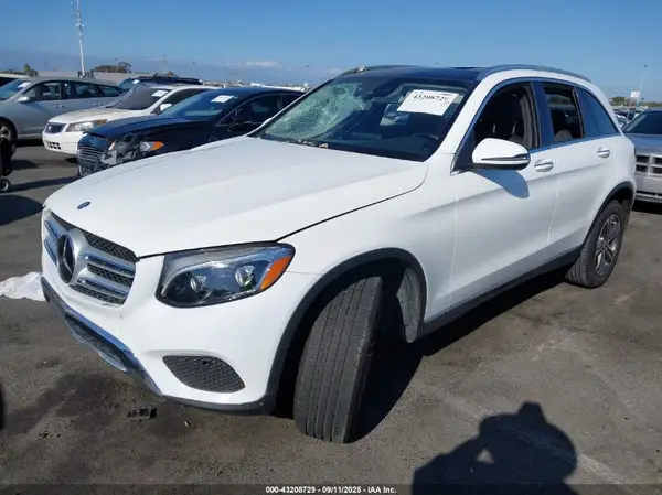 WDC0G4JB3GF040528 2016 MERCEDES-BENZ GLC - Image 2