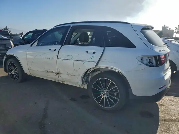 WDC0G4JB3GF076588 2016 MERCEDES-BENZ GLC - Image 2