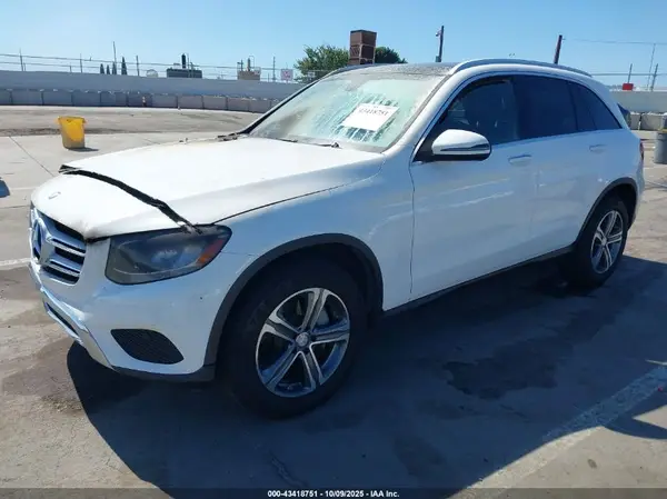 WDC0G4JB3GF105894 2016 MERCEDES-BENZ GLC - Image 2