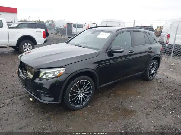 WDC0G4JB3JV046102 2018 MERCEDES-BENZ GLC - Image 2