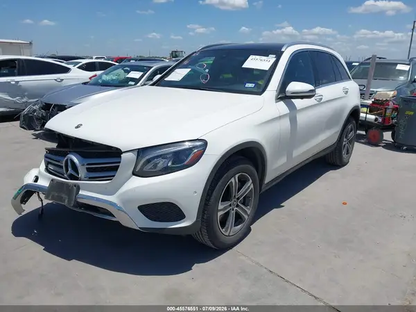 WDC0G4JB3JV065233 2018 MERCEDES-BENZ GLC - Image 2