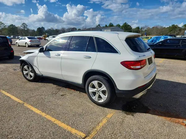 WDC0G4JB3JV073588 2018 MERCEDES-BENZ GLC - Image 2