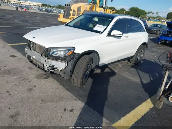 WDC0G4JB3JV077124 2018 MERCEDES-BENZ GLC - Image 2