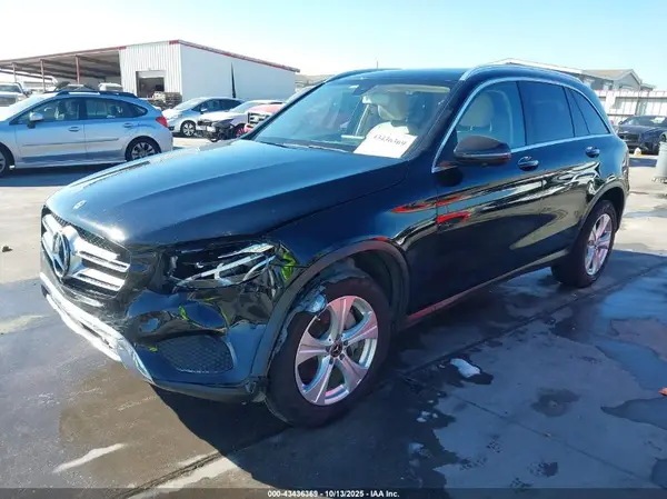 WDC0G4JB3JV078726 2018 MERCEDES-BENZ GLC - Image 2