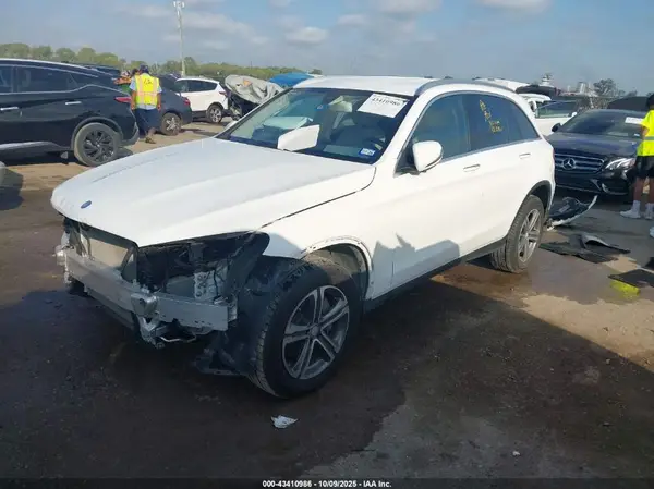 WDC0G4JB4GF077801 2016 MERCEDES-BENZ GLC - Image 2