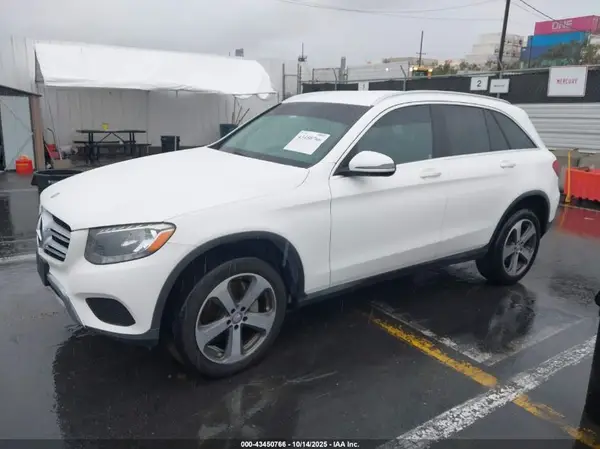 WDC0G4JB4HF130255 2017 MERCEDES-BENZ GLC - Image 2