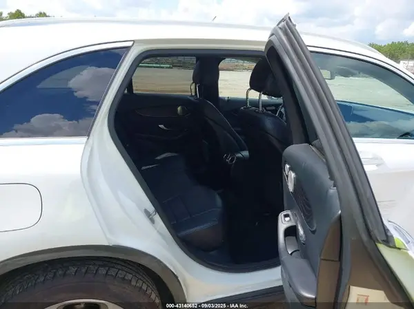 WDC0G4JB4HF203057 2017 MERCEDES-BENZ GLC - Image 8