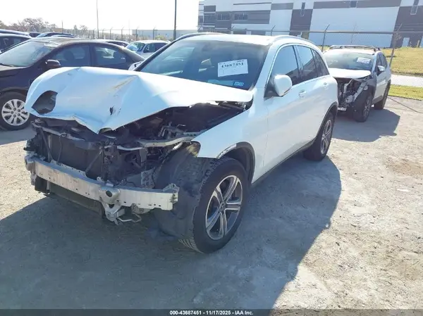 WDC0G4JB4HF213085 2017 MERCEDES-BENZ GLC - Image 2