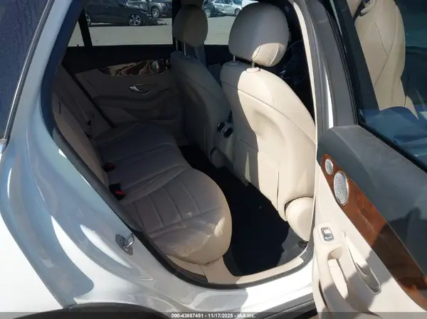 WDC0G4JB4HF213085 2017 MERCEDES-BENZ GLC - Image 8