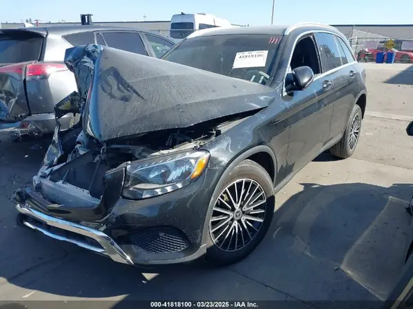 WDC0G4JB4JV027557 2018 MERCEDES-BENZ GLC - Image 2
