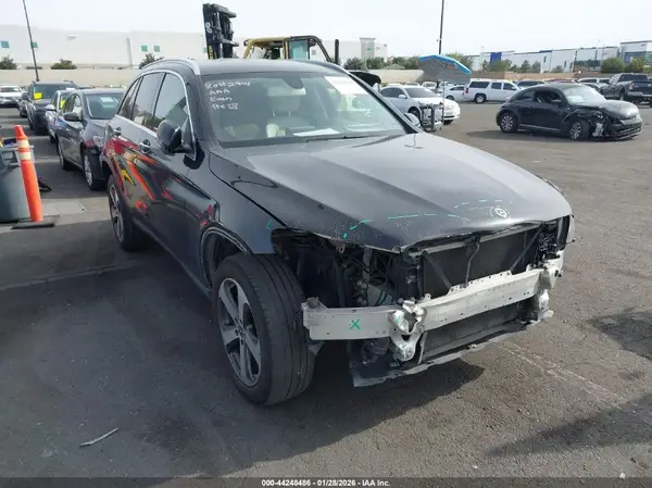 WDC0G4JB4JV052538 2018 MERCEDES-BENZ GLC - Image 1