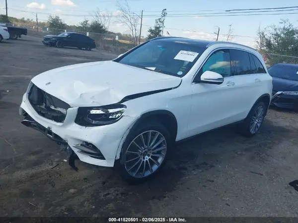 WDC0G4JB4JV063765 2018 MERCEDES-BENZ GLC - Image 2