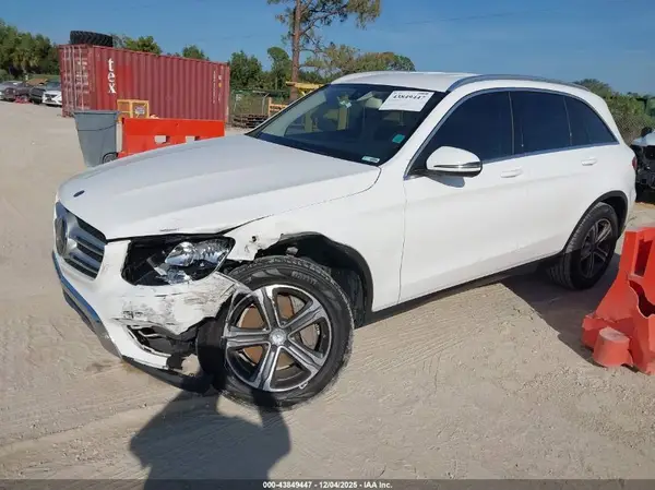 WDC0G4JB4KV165357 2019 MERCEDES-BENZ GLC - Image 2